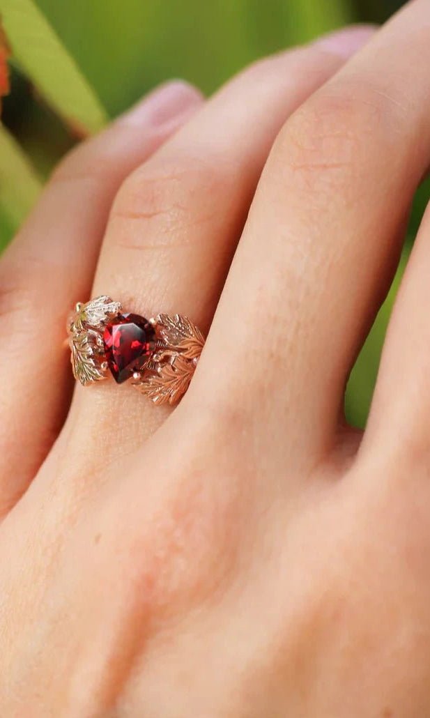 Rose gold ring with garnet stone deals