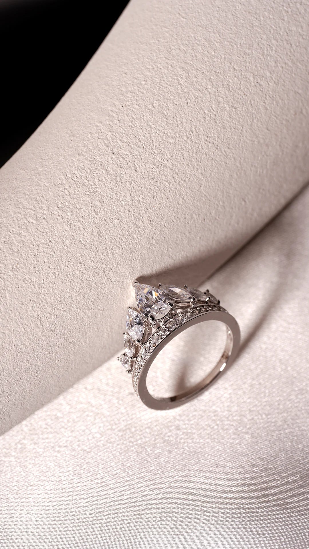 Queen White Zircon Stone Ring - ARTSY SILVER