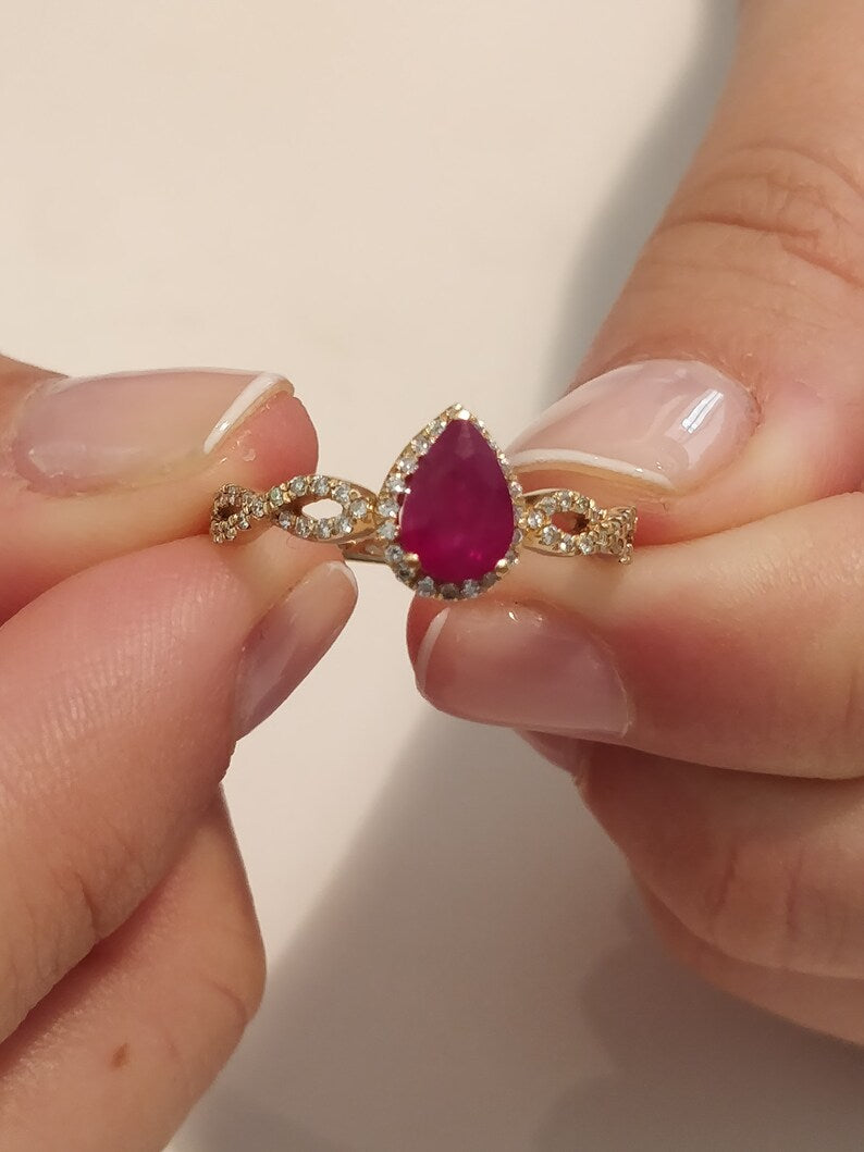 ruby STONE vintage pear ring