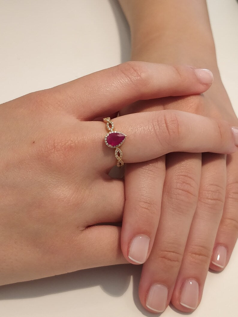 ruby STONE vintage pear ring