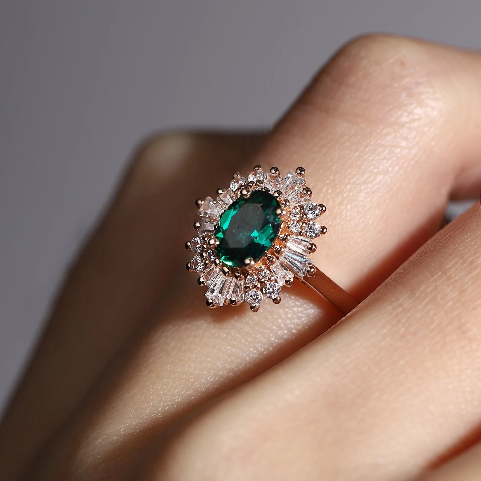 Vintage Emerald Stone Oval Cut Ring
